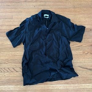 MOEVA BLACK BUTTON UP